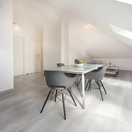 Apartamento Kuca Ciceric - Potkrovlje Podstrana