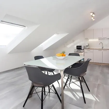 Kuca Ciceric * Podstrana