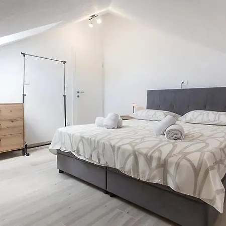 Kuca Ciceric - Potkrovlje Apartamento *